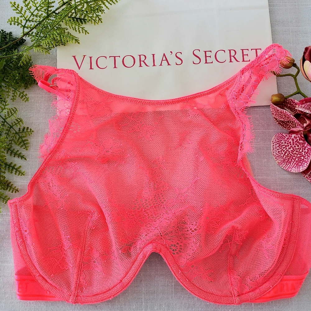 Victoria's Secret Eyelash Lace Bralette 34C NWT - Picture 2 of 4